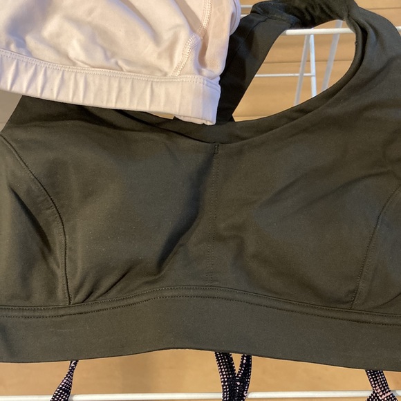 LULU SAVINGS BUNDLE: 5 size 4 Sport Bras - Picture 4 of 6